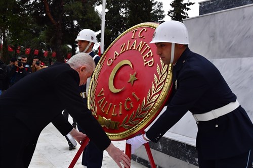 18 MART ÇANAKKALE DENİZ ZAFERİ VE ŞEHİTLERİ ANMA PROGRAMI DÜZENLENDİ